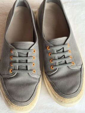 Vionic Women’s Blue/ Gray Canvas Sneakers with Orange Eyelets 7.5